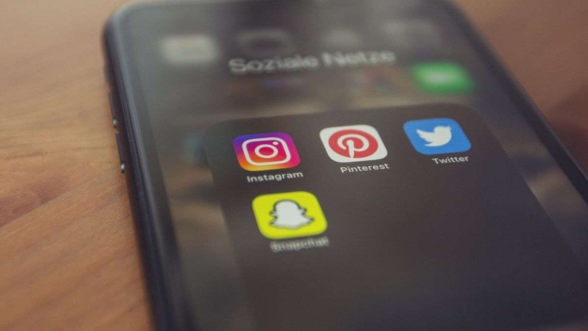 Tamanho e formato ideal de encarte por canal (impresso, WhatsApp, Instagram)